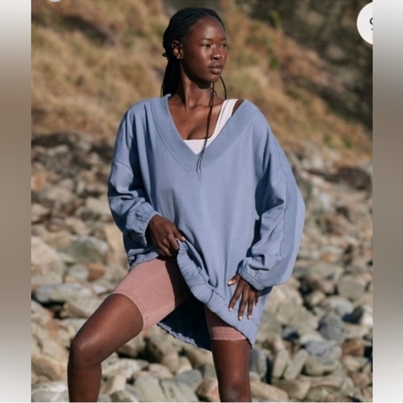 Blue V-Neck Sweater with Classic Style - Picture 1 of 3